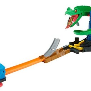 Hot Wheels FNB20 City Cobra Crush Connectable Play Set with Diecast and Mini Toy Car [Amazon Exclusive]