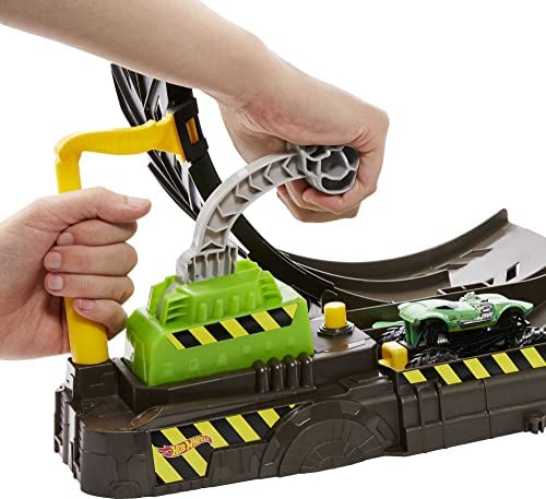 Hot Wheels Monster Trucks Epic Loop Challenge - Playset with Track, Monster Truck and 1:64 Scale Vehicle - Stunts and Crash Action - Gift For Kids 4+ - Image 4