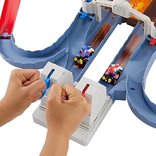 Hot Wheels Mario Kart Bowser’s Castle Chaos Modular Track with Side by Side Racing Lap Flags and Bowser Figure Connects to other sets Gift idea for Ages 3 years and older - Image 3