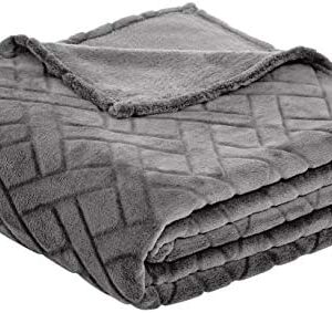 Amazon Basics Fleece Blanket embossed - Grey, 150 x 200 cm