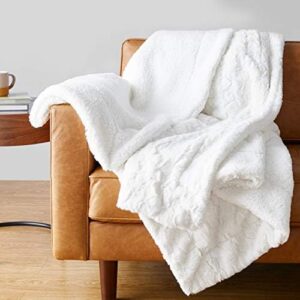 Amazon Basics Fuzzy Faux Fur Sherpa Throw Blanket, 127 x 152 cm - Cream